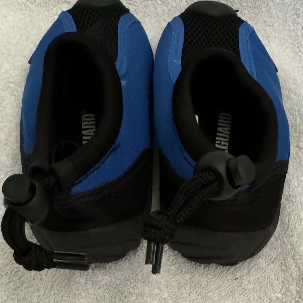 Toddler 7/8 Black & Blue Water Shoes